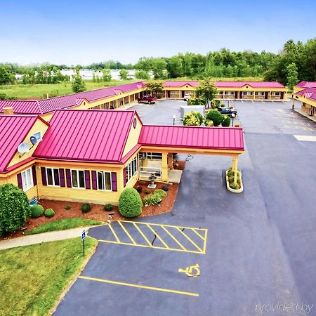 Amherst Inn & Suites Exterior photo