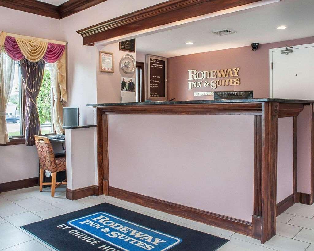 Amherst Inn & Suites Interior photo