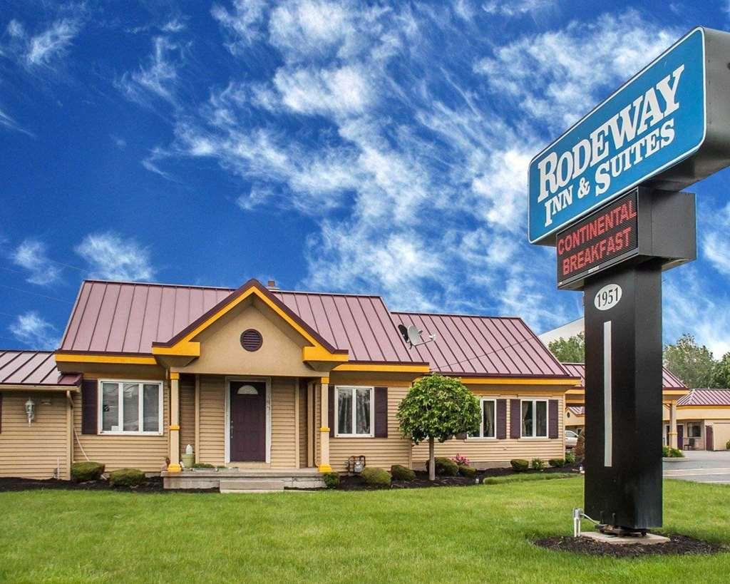 Amherst Inn & Suites Exterior photo