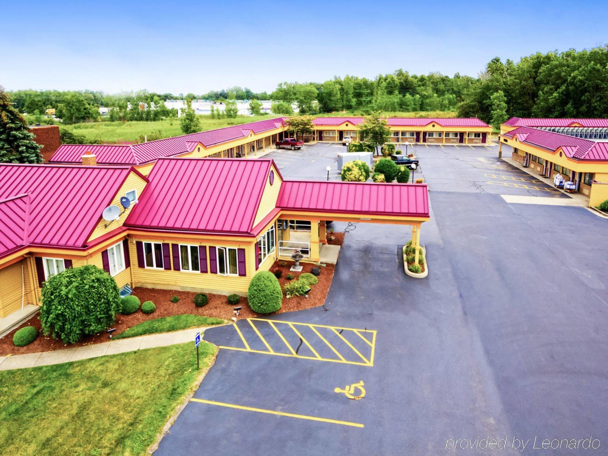 Amherst Inn & Suites Exterior photo