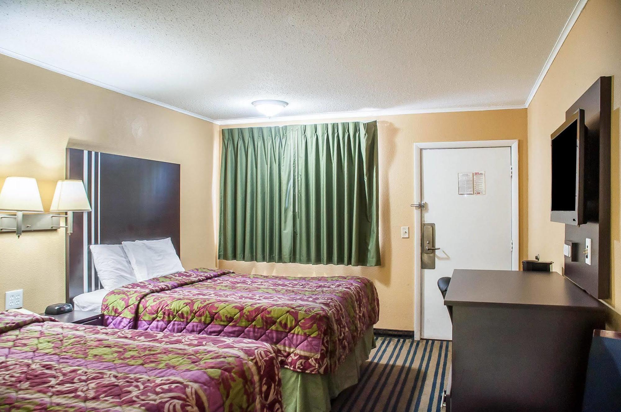 Amherst Inn & Suites Exterior photo