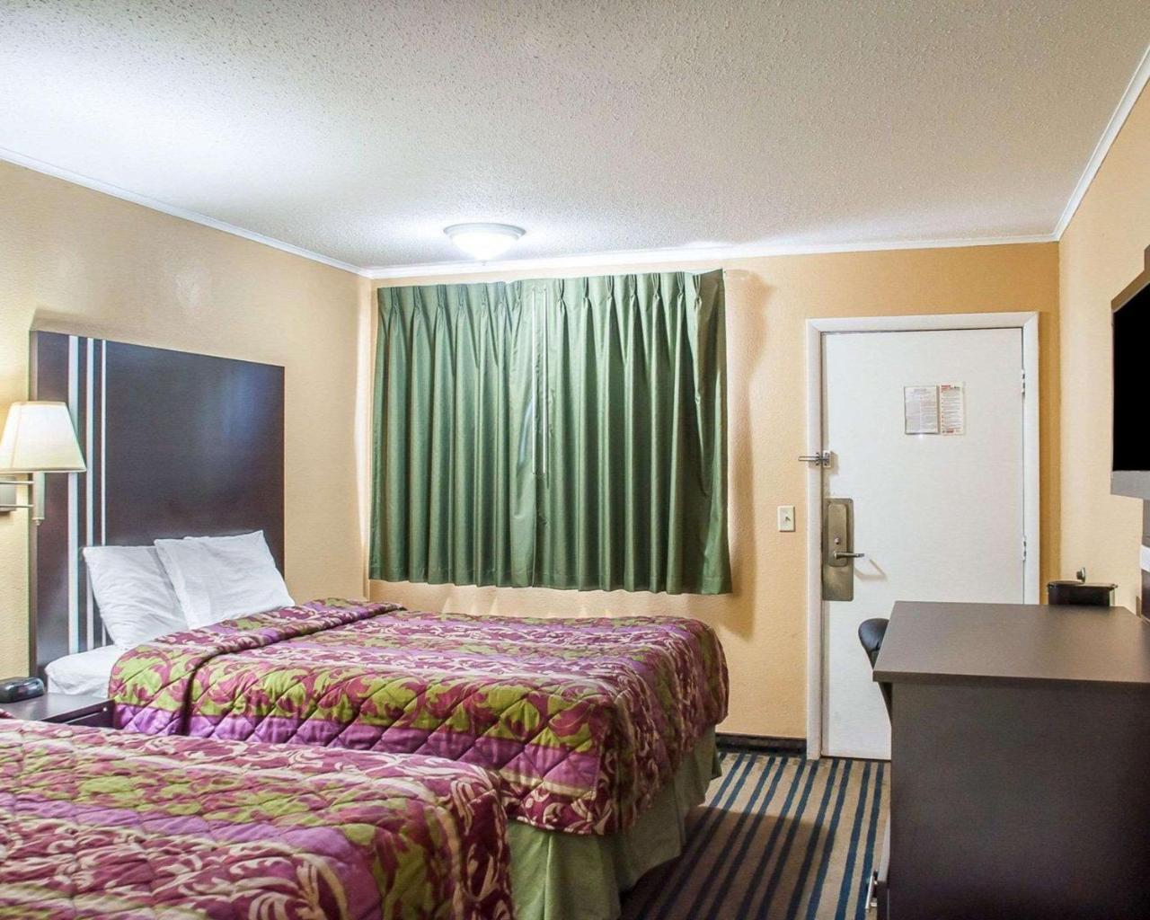 Amherst Inn & Suites Exterior photo